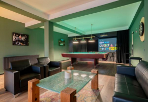 Niabi Apartments with Cinema and Billiards